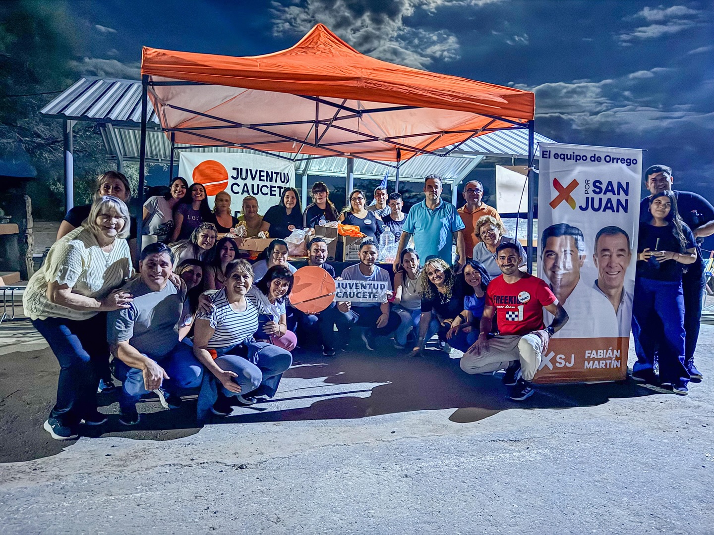 Bernal y su equipo de jóvenes, realizaron una posta de asistencia para los peregrinos de la Difunta Correa