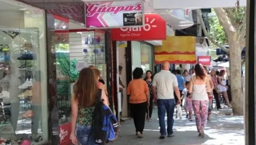 Cambian los horarios de atención en el comercio de San Juan por la temporada invernal