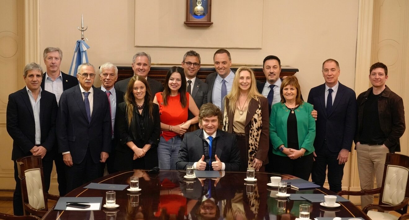 Milei permitió que sus Ministros se duplicaran los sueldos