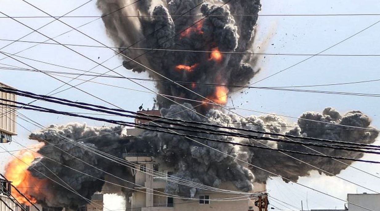 Israel violó el acuerdo de paz y atacó el Líbano, Irán cerró el paso de Ormuz y se espera una respuesta al ataque