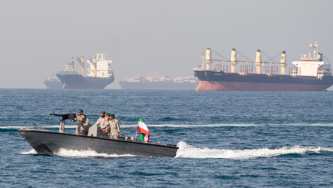 Dos buques de guerra de EE.UU. intentaron pasar el estrecho de Ormuz, pero fuerzas de Irán se lo impidieron