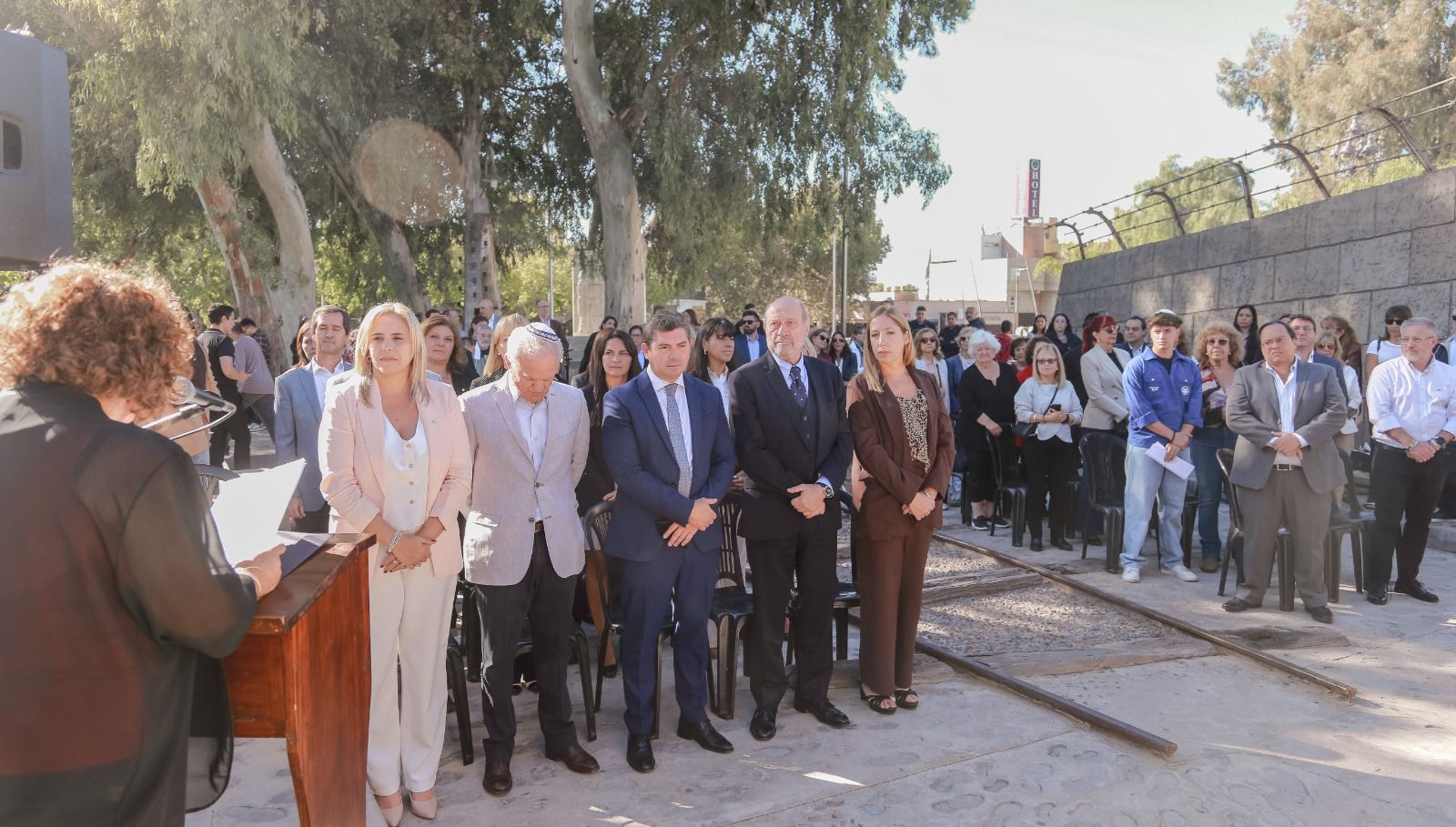 El gobernador Orrego participó del homenaje por el aniversario del Holocausto y el Levantamiento del Gueto de Varsovia