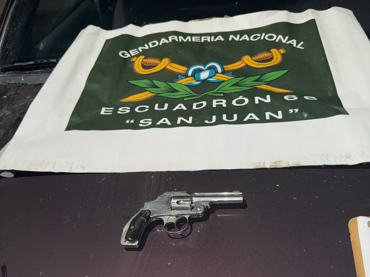 Caucete: hallan un revólver y detienen a un joven por tenencia ilegal de arma