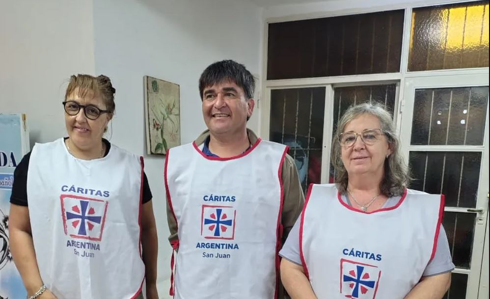 Cáritas Cristo Rey: el médico que atiende en un tráiler se suma al Policlínico Solidario