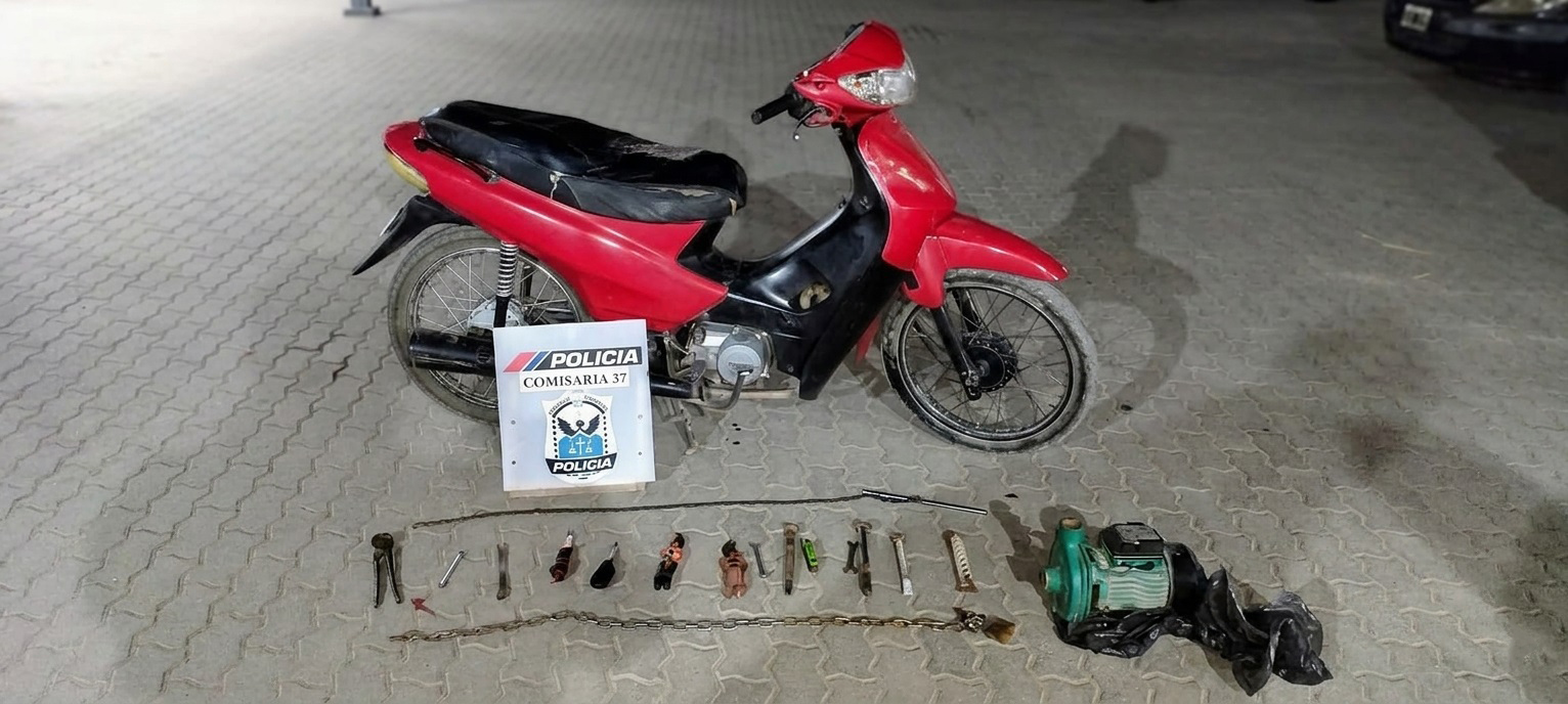 Caucete: huyeron al ver a la Policía y dejaron una moto con cuchillos y herramientas
