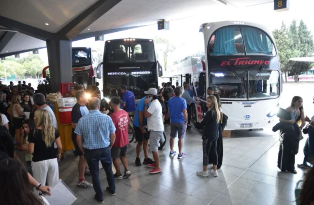 Milei eliminó la compensación por pasajes gratuitos a personas con discapacidad, trasplantados, niños y adolescentes con cáncer