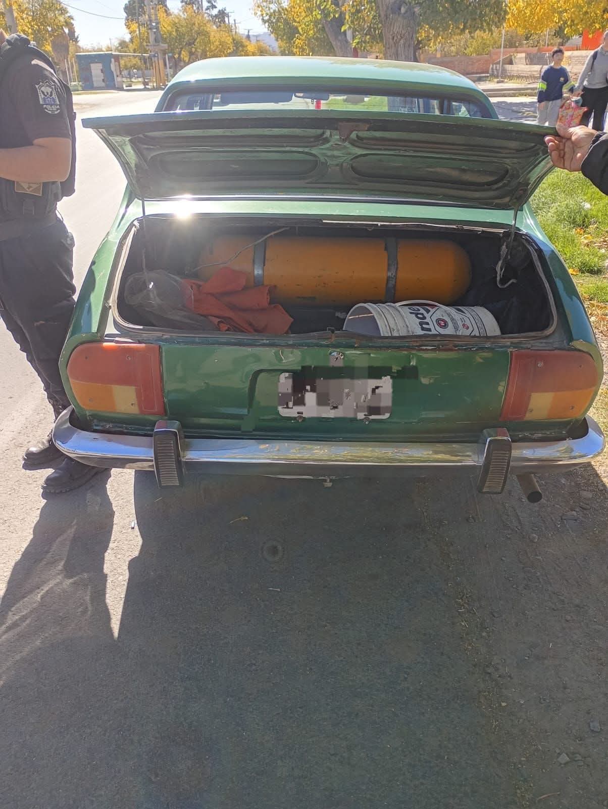 Caucete: detuvieron a un hombro que intentaba robar elementos del interior de un auto