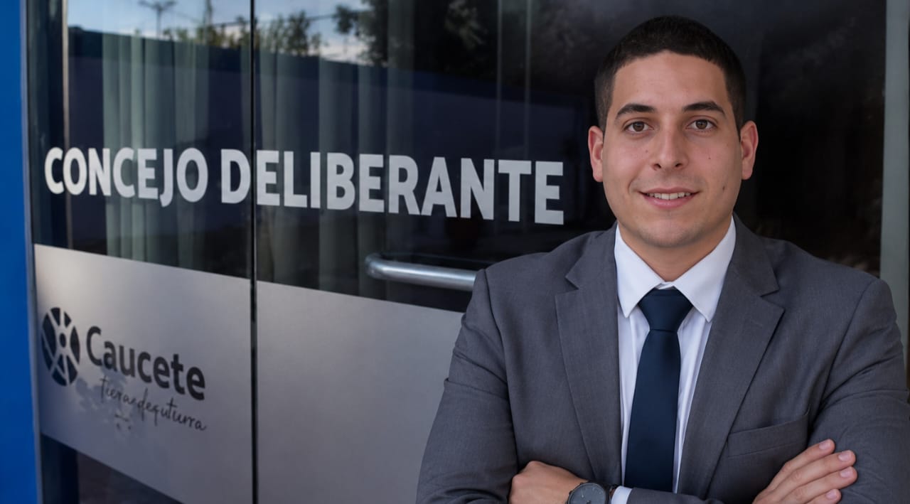 Fernández presentó un proyecto para el cuidado de los trabajadores del Municipio y solicitó documentación de los seguros