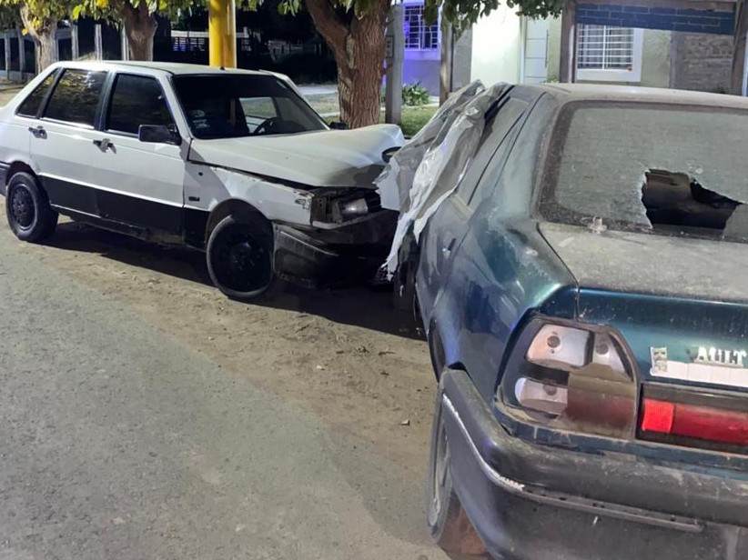 Caucete: chocó contra un auto que estaba estacionado