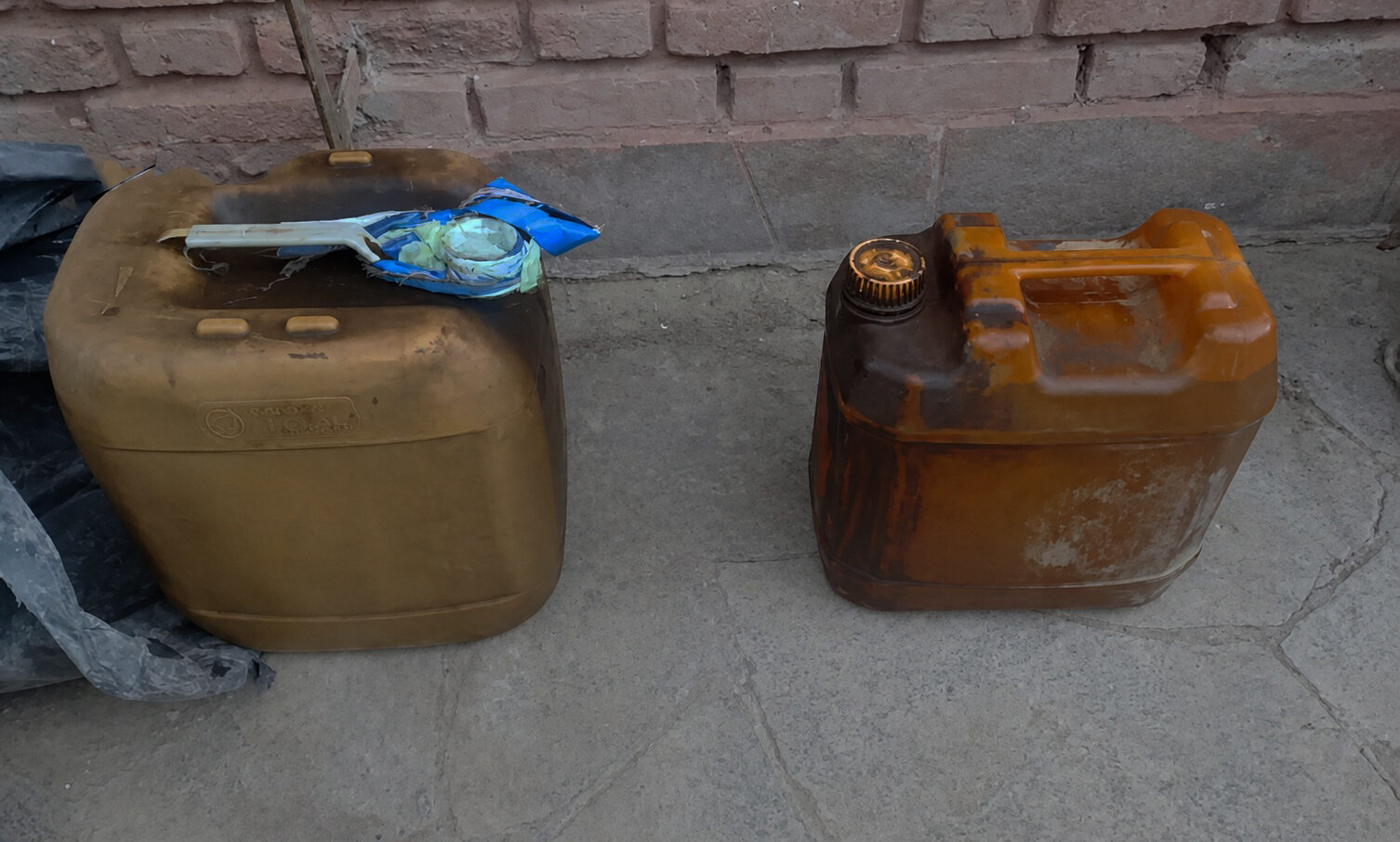 25 de Mayo: dos hombres fueron detenidos con bidones de gasoil robados, uno tenía pedido de captura