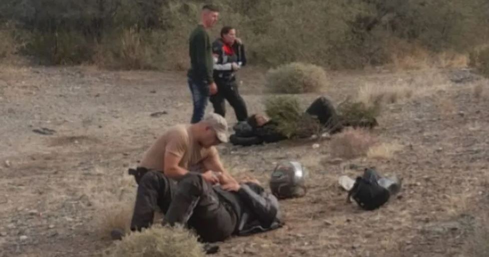 Caucete: dos motociclistas resultaron heridos tras perder el control e impactar contra un guardarraíl