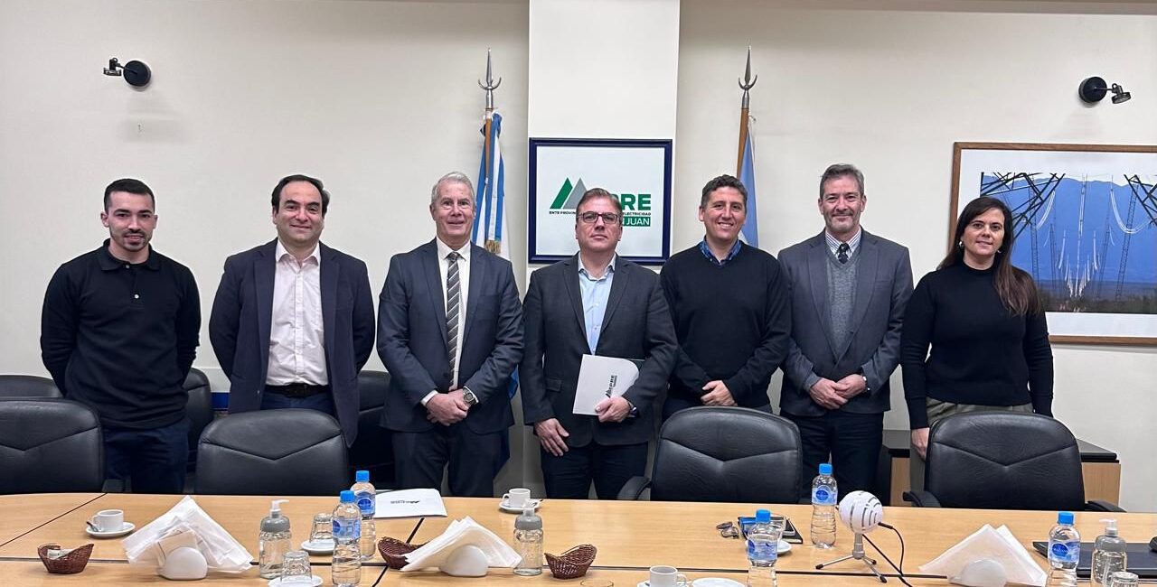 San Juan modernizará su red eléctrica con la instalación de 4.000 medidores inteligentes para el sector industrial