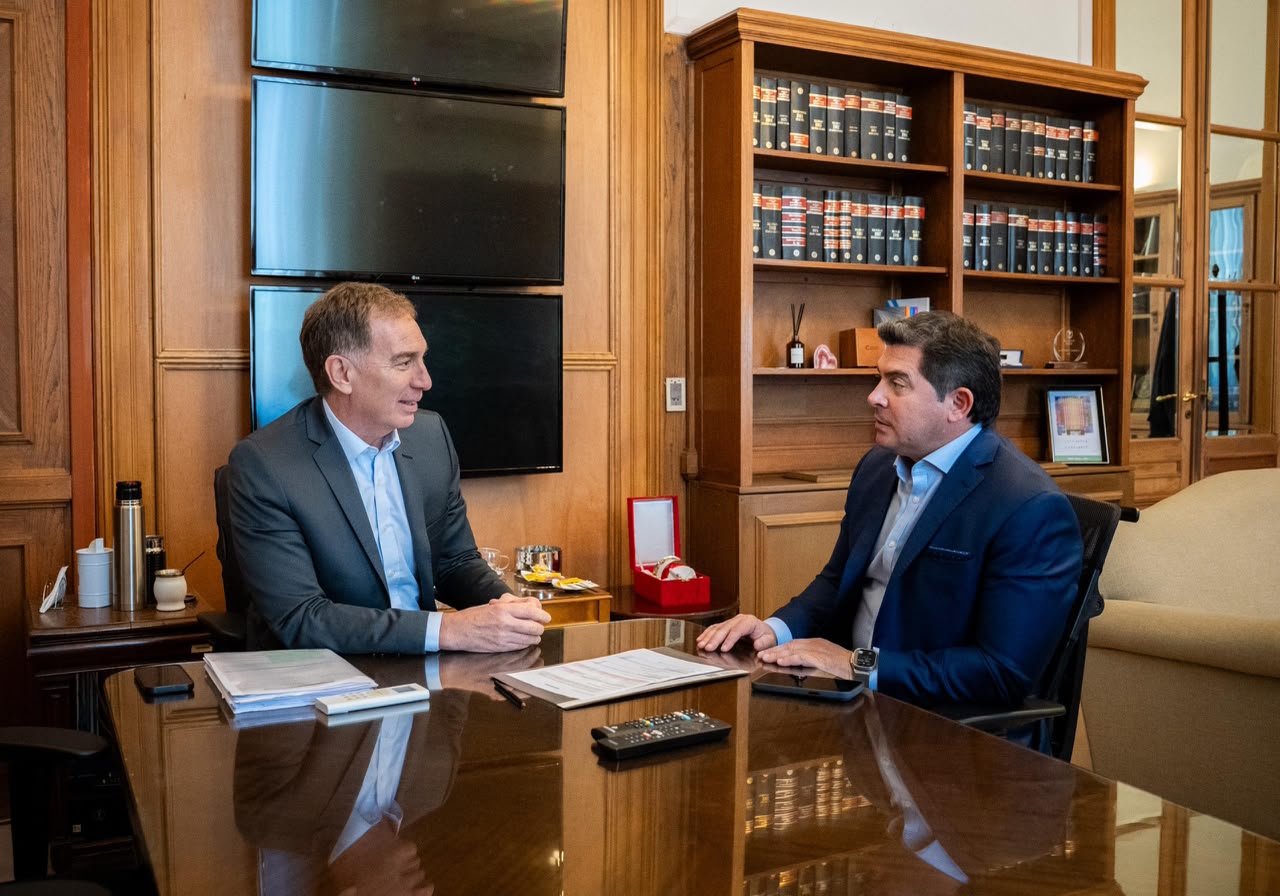 Santilli recibió al gobernador Marcelo Orrego en Casa Rosada