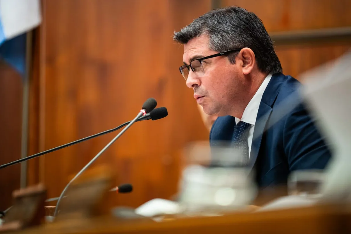 Orrego suspende su agenda internacional y vuelve a San Juan por la tragedia aérea