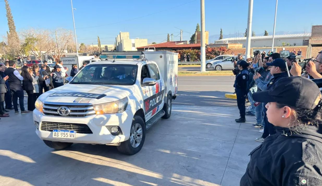 Los siete cuerpos fueron recibidos en la Morgue Judicial entre aplausos y lágrimas