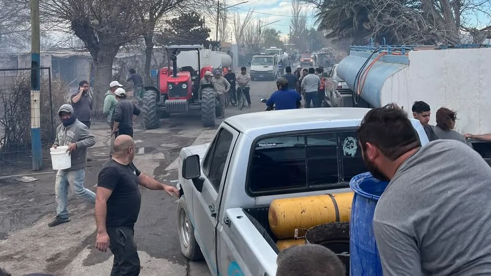 Diez familias perdieron todo y 4 personas sufrieron quemaduras, el dramático balance del incendio en Pocito