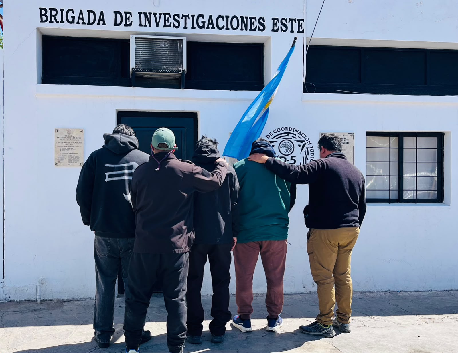 Caucete: tres detenidos por una balacera contra una vivienda