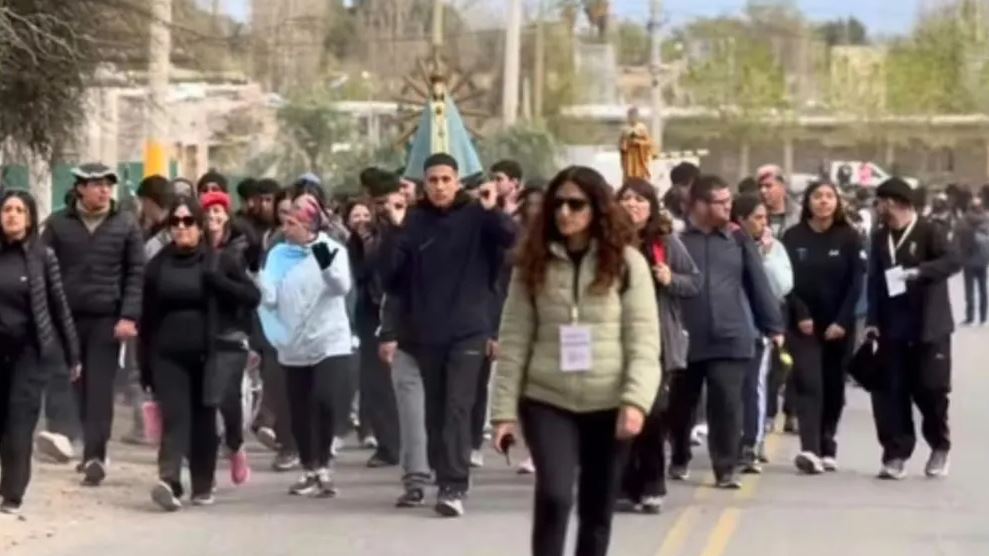 Frío y fe: 12.000 jóvenes participaron de la multitudinaria peregrinación a Ceferino Namuncurá