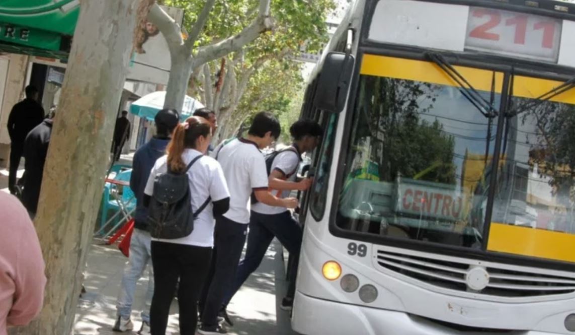 Educación justificará faltas y tardanzas por la retención de servicios de UTA